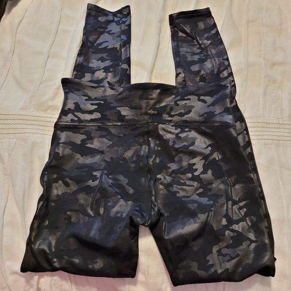 BLACK CAMO SPANX LEGGINGS - Picture 7 of 10